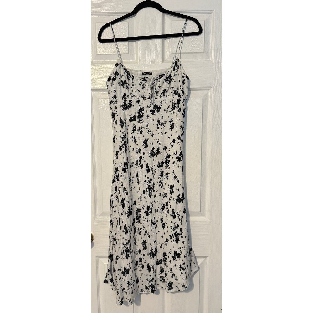 Bershka Black and White Midi Floral Dress (M)